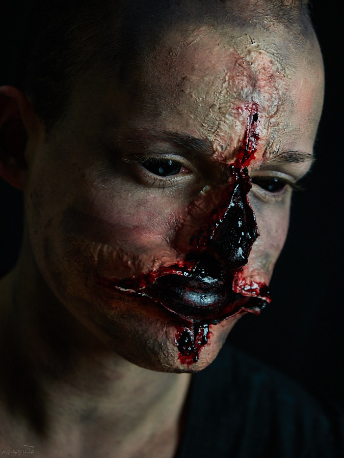 Halloween Maske Blut geschminkt Portrait ©Michael Neruda