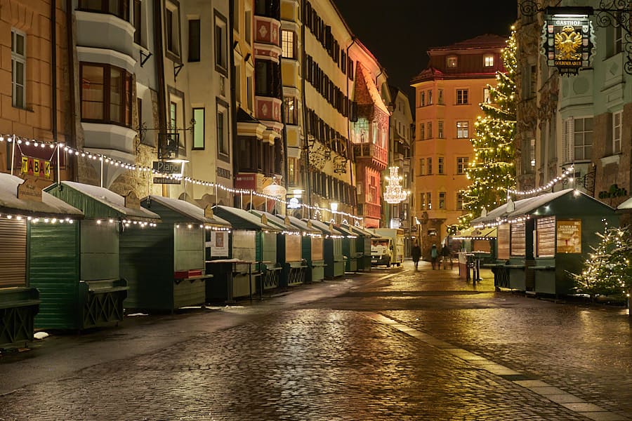 Innsbruck Goldenes Dachl Weihnachtsmarkt Lockdown komprimiert ©Michael Neruda